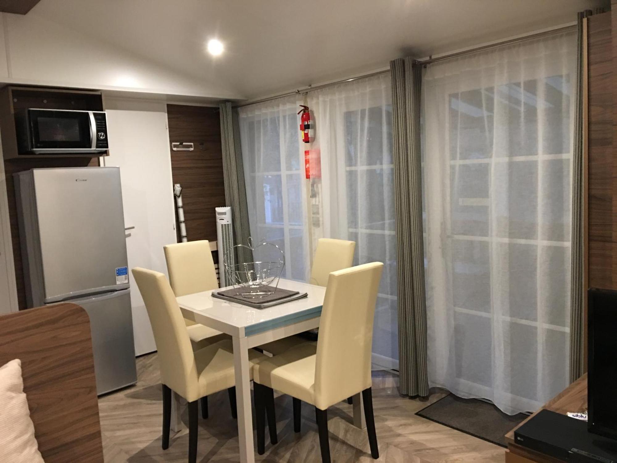 Mobilhome Familial 6 A 7 P 3 Chambres 42 M2 Saint Brevin Les Pierres Couchees Eksteriør bilde